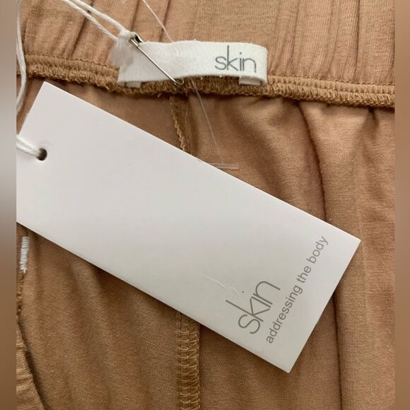 NWT SKIN WORLDWIDE LUXURY LOUNGEWEAR PIJAMA SHORT IN COCONUT ALMOND. Size 2 Med - Picture 3 of 6